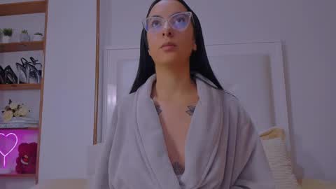 Sarah Luna online show from March 2, 2025, 12:32 pm