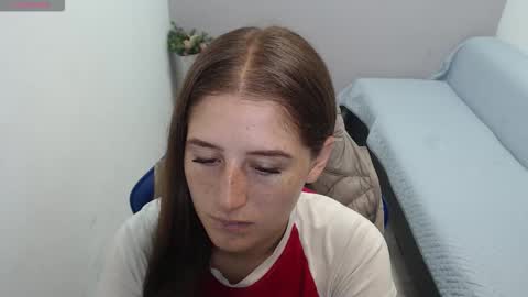 Mia online show from November 12, 2025, 1:44 pm