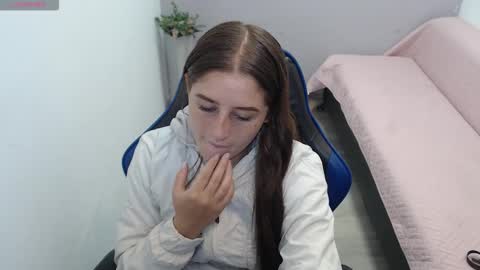 Mia online show from February 25, 2026, 1:54 pm