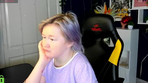 Mia online show from May 22, 2026, 3:02 am