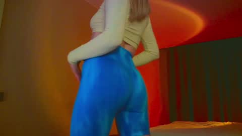 Snapshot of mia_fleur_ chatting on January 31, 2025, 2:48 am Mia online show from January 31, 2025, 2:48 am