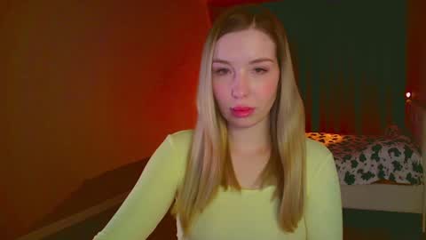 Snapshot of mia_fleur_ chatting on February 9, 2025, 3:00 am Mia online show from February 9, 2025, 3:00 am