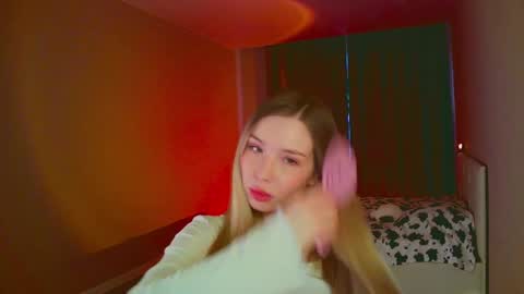 Snapshot of mia_fleur_ chatting on February 10, 2025, 6:31 am Mia online show from February 10, 2025, 6:31 am