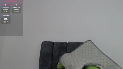 M I A online show from November 17, 2025, 11:49 am