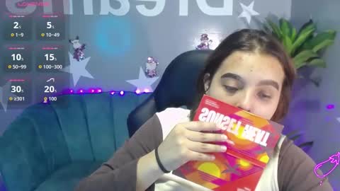 Mia online show from December 14, 2025, 12:54 pm