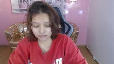 Mia online show from December 18, 2025, 1:17 pm