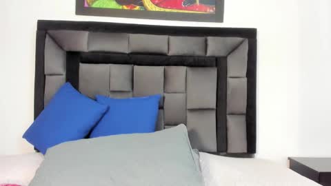 mia fox online show from October 1, 2025, 12:22 pm