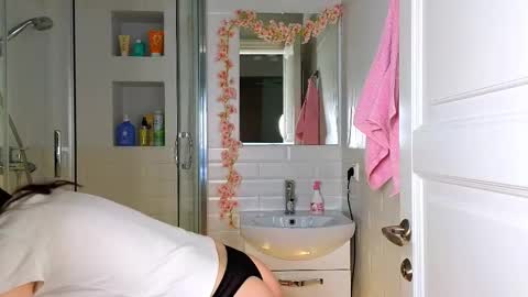 Mia online show from March 4, 2025, 5:32 am