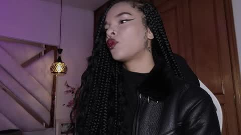 Mia online show from March 1, 2026, 3:19 am