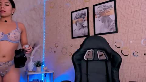 Mia online show from March 6, 2026, 6:37 pm