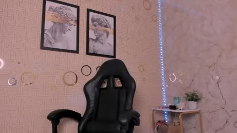 Snapshot of mia_gothzx chatting on May 10, 2026, 12:32 pm Mia online show from May 10, 2026, 12:32 pm