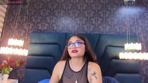 Snapshot of mia_greyyy chatting on April 5, 2026, 4:53 am Mia Grey online show from April 5, 2026, 4:53 am