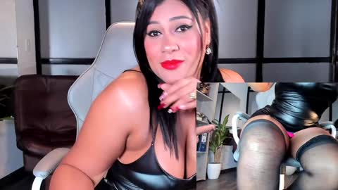 Snapshot of mia_hotwife chatting on January 4, 2025, 12:38 pm Mia.... Nice to meet you thumb up me please its important online show from January 4, 2025, 12:38 pm