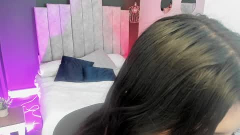 Val  online show from June 1, 2026, 7:48 pm