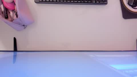    online show from November 18, 2025, 12:20 pm