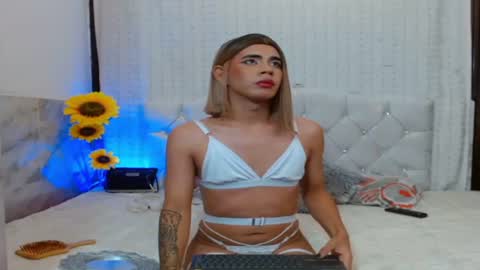 Mia online show from July 12, 2026, 1:51 am