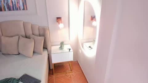 Mia online show from September 10, 2025, 3:17 am