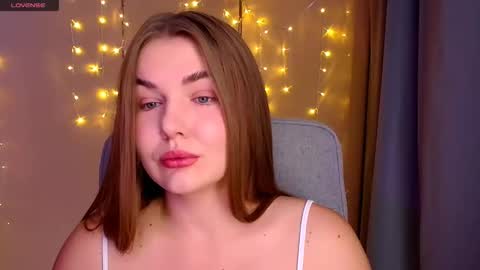 mia_lemm online show from September 22, 2025, 8:05 am