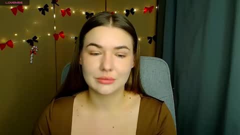 mia_lemm online show from December 4, 2025, 8:34 am