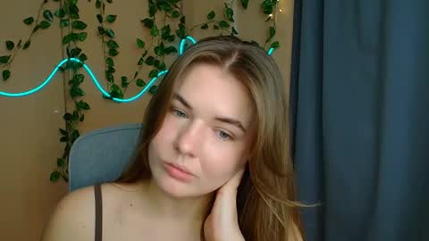 mia_lemm online show from February 27, 2026, 9:09 am