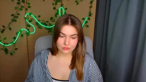 mia_lemm online show from April 8, 2026, 6:13 am