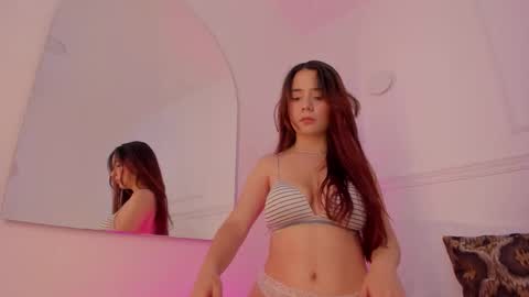 mia_lombana online show from November 17, 2025, 8:25 pm