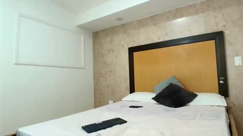 MIALOPEZ      .     Y      .      online show from February 9, 2025, 12:52 pm