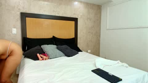 MIALOPEZ      .     Y      .      online show from February 24, 2025, 8:03 pm