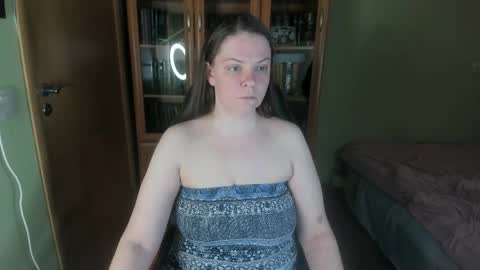 Snapshot of mia_lores chatting on April 30, 2026, 9:26 am mia_lores online show from April 30, 2026, 9:26 am