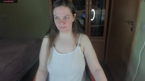 Snapshot of mia_lores chatting on May 12, 2026, 9:28 am mia_lores online show from May 12, 2026, 9:28 am