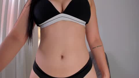 MIA LOVE   online show from April 16, 2026, 9:26 pm