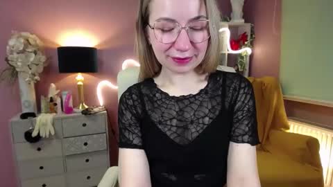 Mia online show from December 13, 2024, 8:09 am