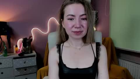 Mia online show from September 10, 2025, 6:35 am