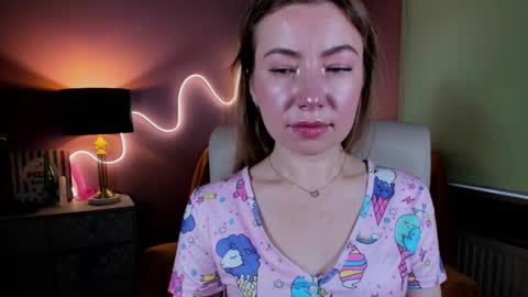 Mia online show from November 15, 2025, 8:55 am