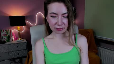 Mia online show from November 29, 2025, 7:55 am