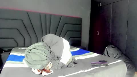 Mia3 online show from December 17, 2025, 2:39 am