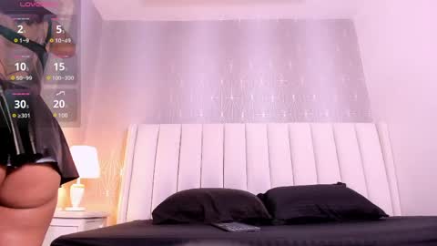 Snapshot of mia_medina chatting on May 1, 2026, 7:51 pm online show from May 1, 2026, 7:51 pm