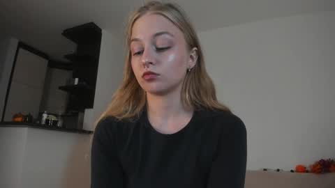 Snapshot of mia_meows chatting on October 16, 2025, 3:13 pm Mia here Appreciate your support online show from October 16, 2025, 3:13 pm