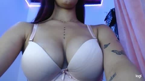 mia independent model online show from February 6, 2025, 10:32 pm