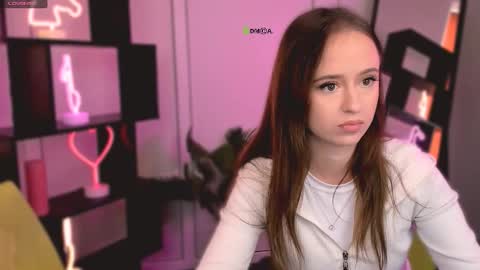 mia_moah online show from October 13, 2025, 8:47 am