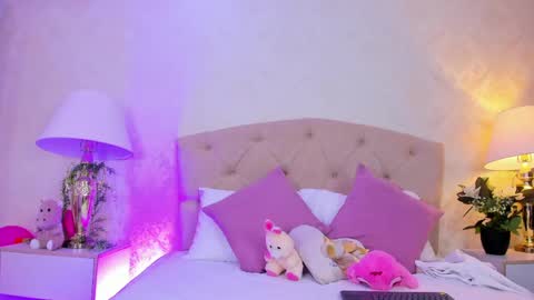 mia montess online show from April 17, 2026, 1:03 pm