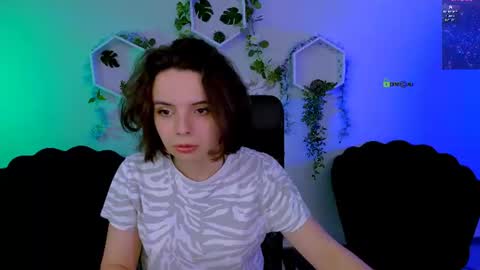 mia_mooon_ online show from June 16, 2026, 8:17 am