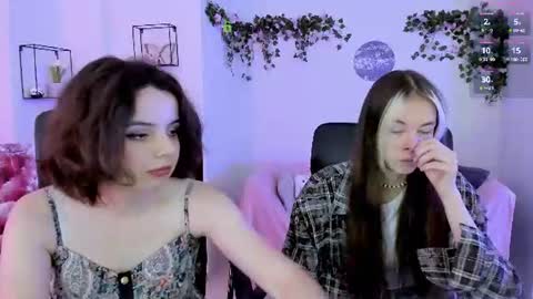 mia_mooon_ online show from June 27, 2026, 8:19 am