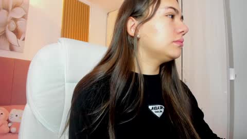 Mia Nevaeh - follow me online show from January 11, 2025, 8:10 pm