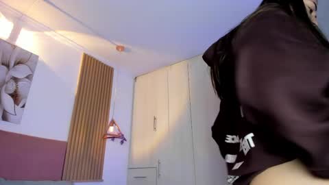 Mia Nevaeh - follow me online show from May 14, 2026, 8:26 pm