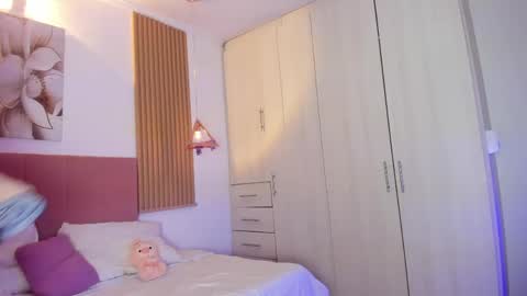 Mia Nevaeh - follow me online show from June 2, 2026, 8:44 pm