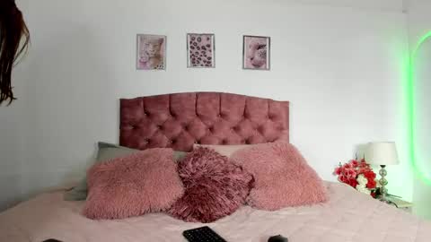 mia_nova5 online show from June 7, 2026, 11:58 am