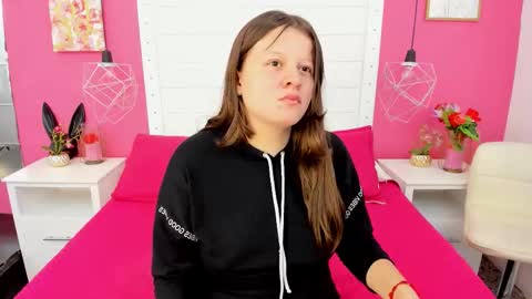 Mia  online show from November 24, 2025, 12:38 pm