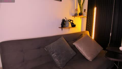 Mia online show from July 14, 2026, 10:37 pm