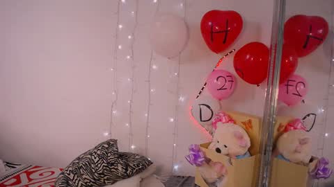 mia reys online show from December 12, 2024, 11:40 am